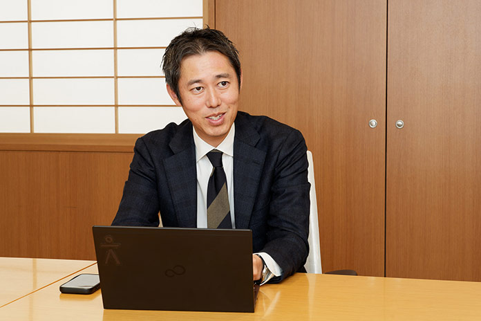 スルガ銀行 ダイレクトバンク FI企画室 部長 鈴木謙吾氏